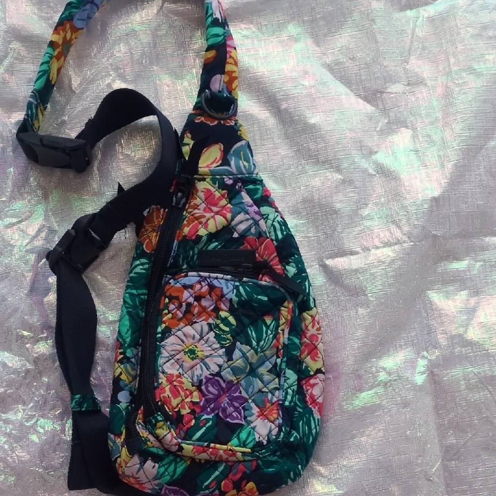 Vera Bradley Floral Quilted Sling Bag NWOT - Picture 1 of 6
